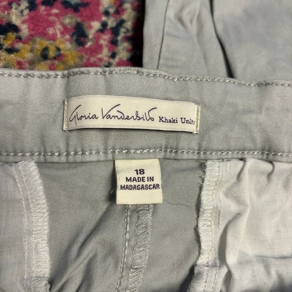 0824-20 Grey Capris - Picture 3 of 3